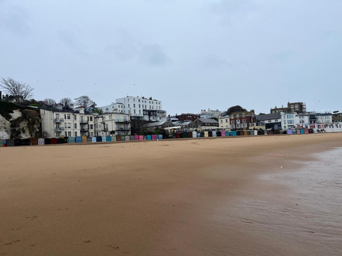 Stones Throw - Stunning House, Mins From Beach And Dogs Welcome Broadstairs Exterior foto